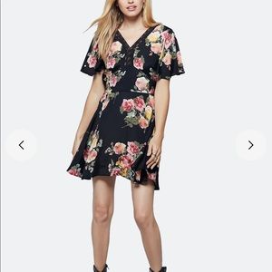 Sycamore Flutter Sleeve Mini Dress
B.O.G. Collective size S